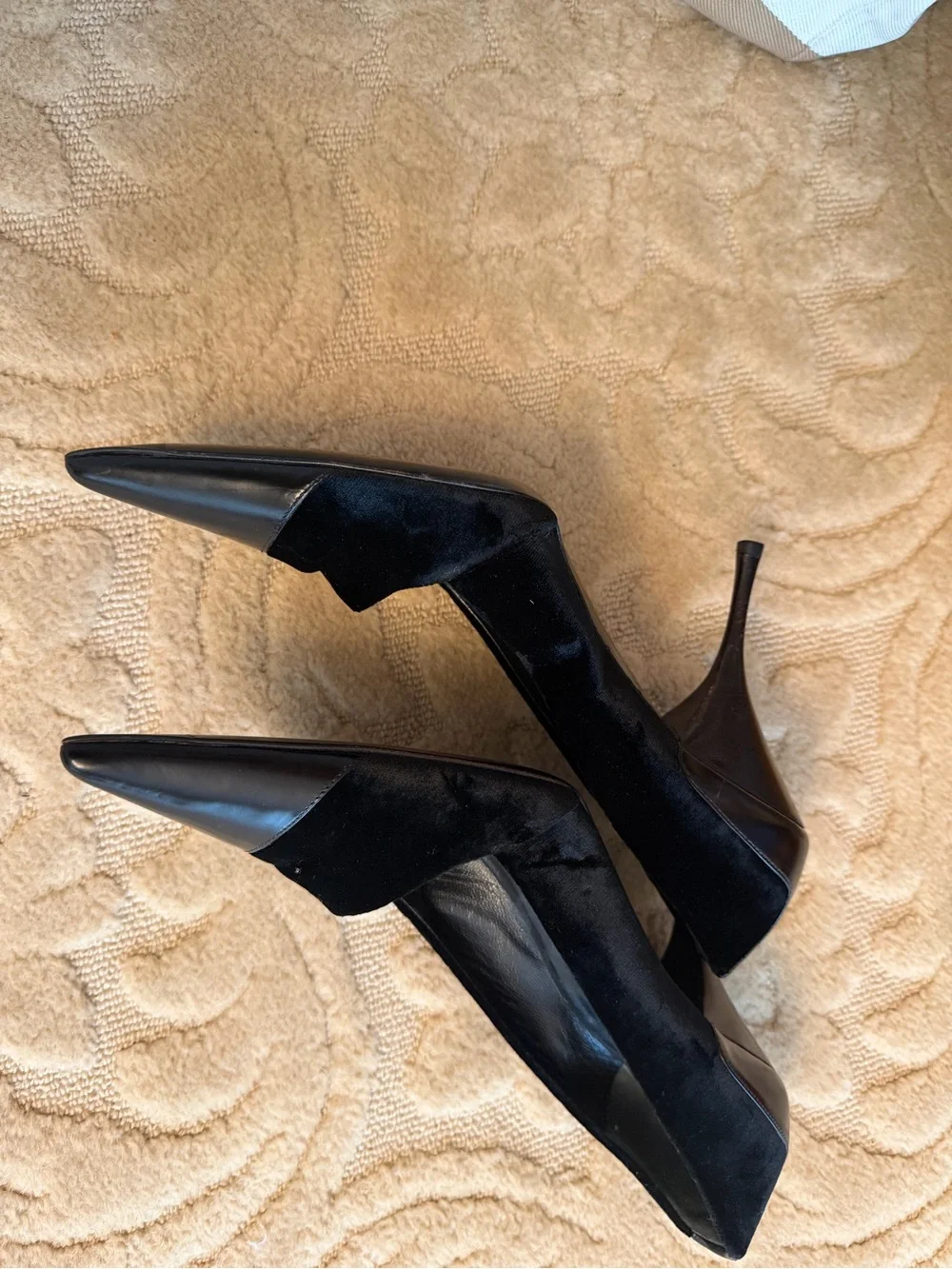 Prada!velvet and leather Pointed Pumps size 39. Vintage great condition!